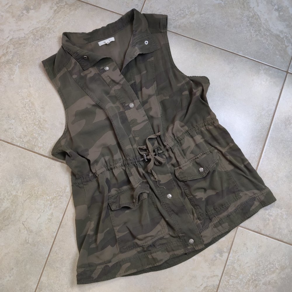 💎✨ Camo Utility Vest - Picture 3 of 5